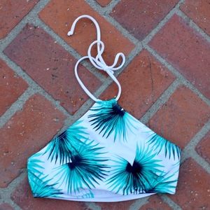 LA Hearts Palm Patterned Halter Bikini Top